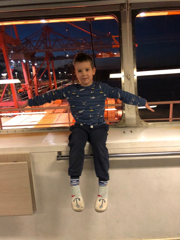 4FC76F7F-AF50-4E3C-A0DA-575950616CBD